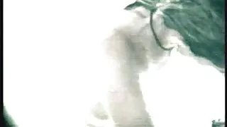 J හි යෝනිය තුළ කුකුළා
