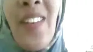 රෙබෙකා volpetti යට ඇඳුම් වල.
