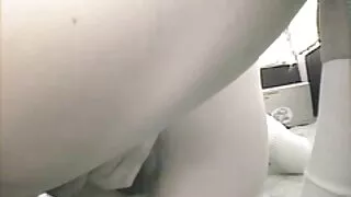 සිලිකන් කාන්තාව තරුණ මිනිහා කෙළ සහ කාච දී.
