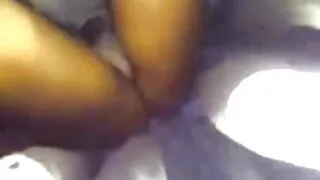 සුසා ගල ගල දවසේ වැඩ මැද කුකුළා මත හැරෙනවා.