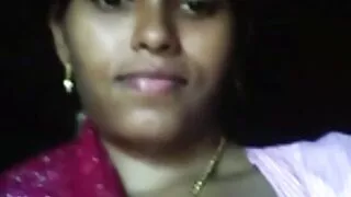 කෙල්ල යාළුවත් එක්ක රණ්ඩු වෙනවා.