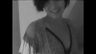පාසල් සිසුවිය විසින් සිසුවියක්.