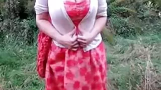 Dogi style pose එකේ අධ්යක්ෂක තුමාට කෙලවන්න.